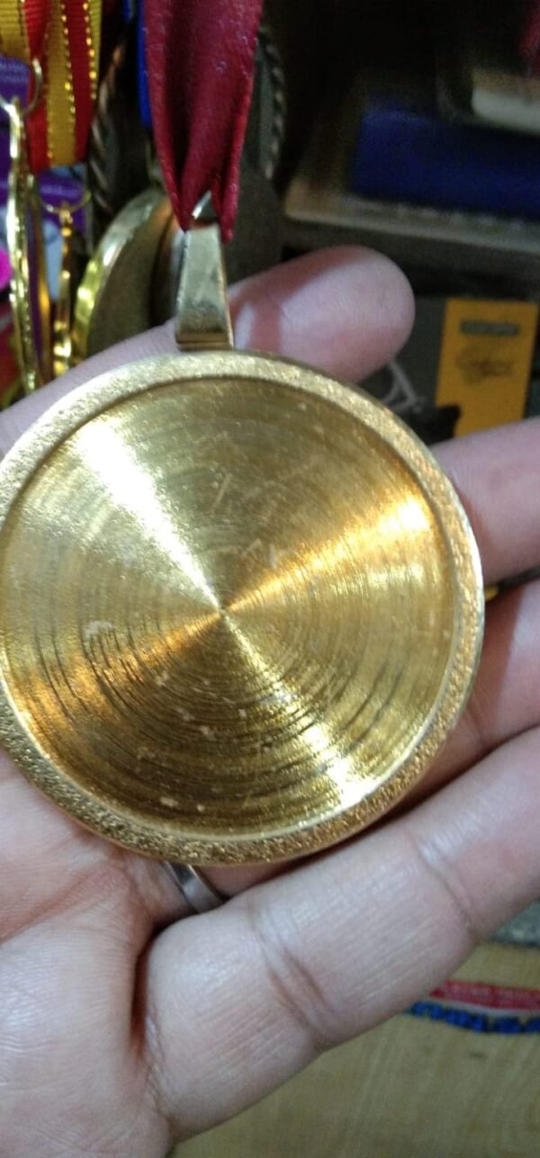 Metal Medal Golden Round With Box