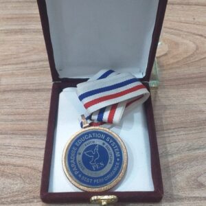 Alternative view of Medal Box Velvety (Maroon)